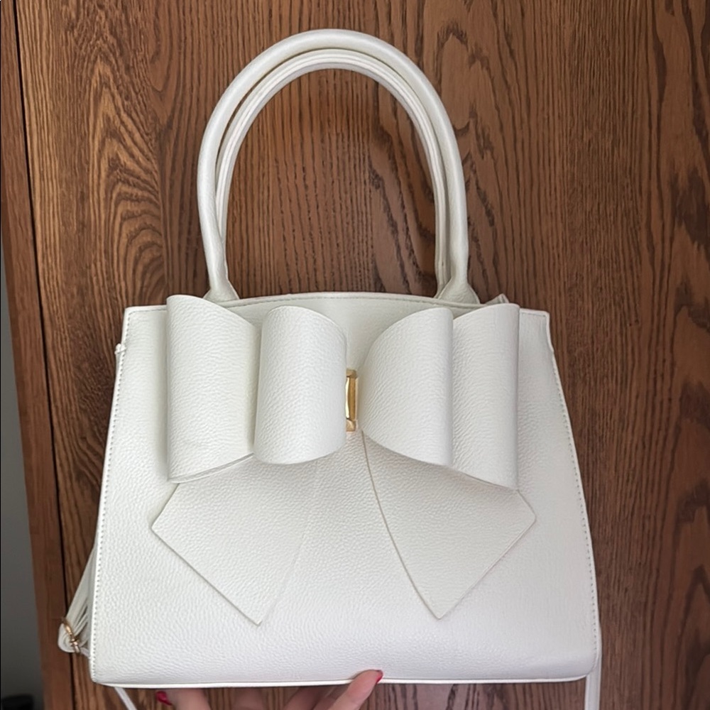 Elegant White Bow Handbag - Picture 3 of 6